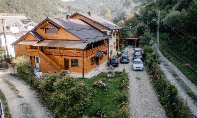 Viseu de Sus Casa | Pensiunea Romina