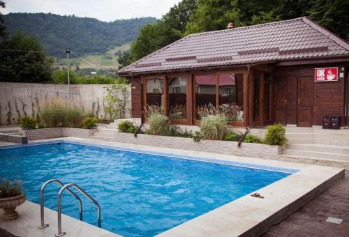 Baia de Aries Casa | Pensiunea Roua Muntelui