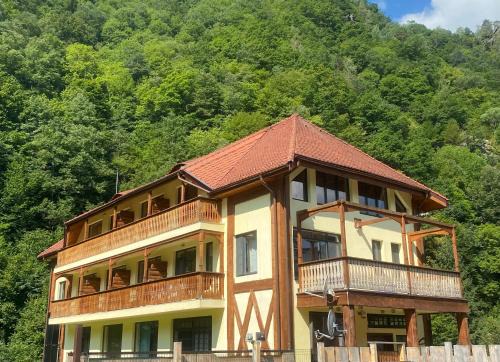 Riu de Mori Casa | Pensiunea Tihna