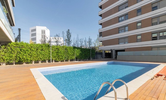 Cornella de Llobregat Apartamento | Penthouse with Private Terrace & Pool Access
