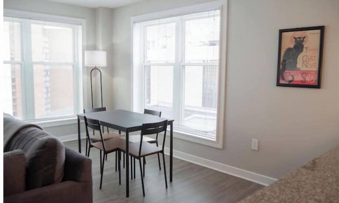 Wholesale District Apartamento | Penthouse 2BR in Downtown Indy | Walk Everywhere