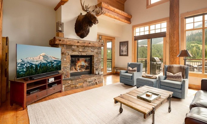 Saddle Ridge Cabina | Penthouse 3 (3-Bedroom) with Mountain view by Moonlight Basin Lodging