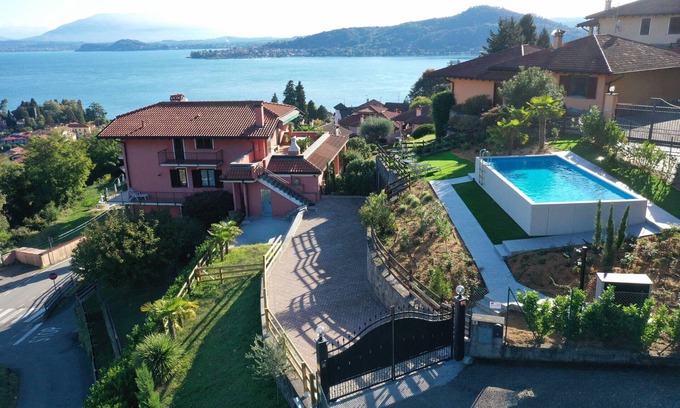 Meina Apartamento | Penthouse Andrea apartment with private pool
