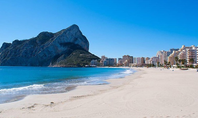 Pueblo Mascarat Apartamento | Tranquila ubicación con acceso a la piscina y a 10 min a pie de la playa más cercana