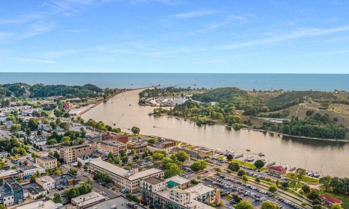 Spring Lake Condominio | Penthouse Condo Downtown Grand Haven