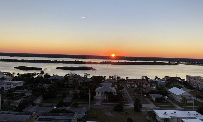 Ocean View Halifax Estates Condominio | Penthouse Condo with Ocean and Sunset River View