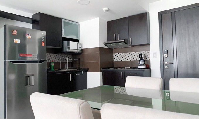 Puerto Santa Ana Apartamento | Penthouse de 2 habitaciones con vista al rio y parking