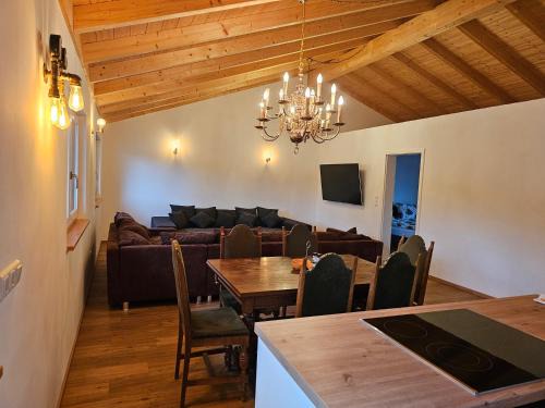 Landau an der Isar Apartamento | Penthouse-Ferienwohnung auf Rups Hof