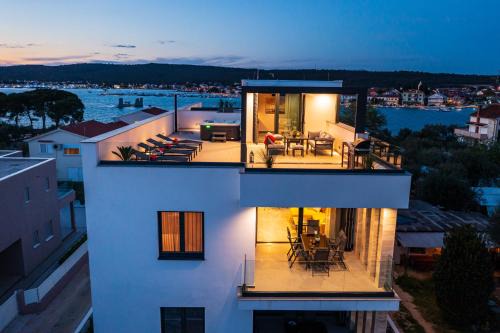 Sukosan Apartamento | Penthouse LiV