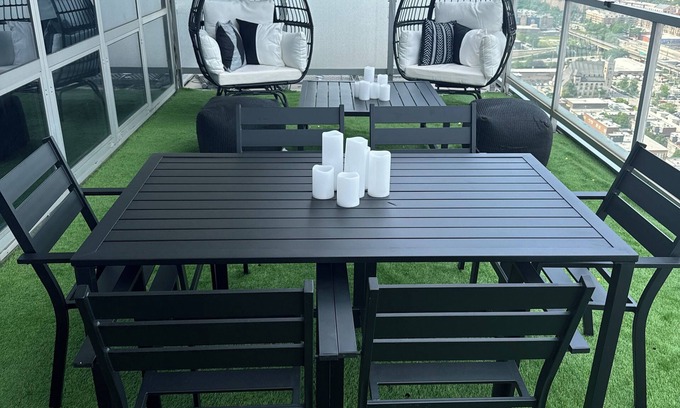 Near South Side Apartamento | Penthouse Oasis With Wrap-Around Balcony & Stunning Views