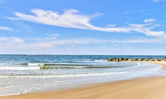 Willoughby Spit Condominio | Penthouse on private beach very quit and peaceful near the pier newly remodeled.