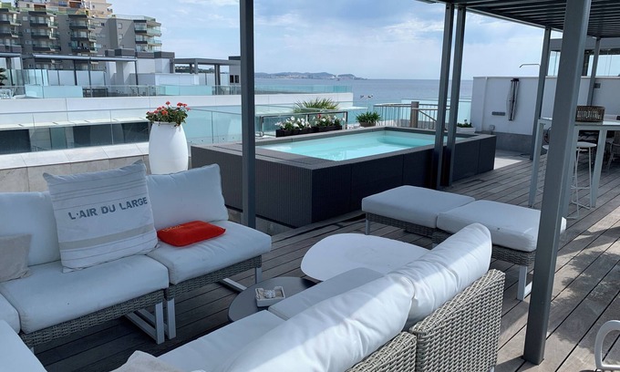 Platja d'Aro Apartamento | En la playa de Playa de Aro, nuevo apartamento con aire acondicionado, azotea, piscina.