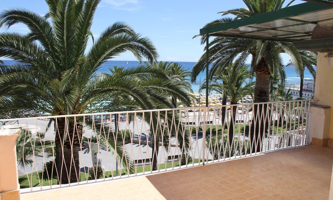 Loano Apartamento | Penthouse de dos niveles a 20 metros del mar, en el centro de Loano