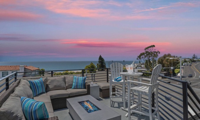 Laguna Beach Apartamento | Penthouse! Steps from Victoria Beach, 180 degree ocean views!