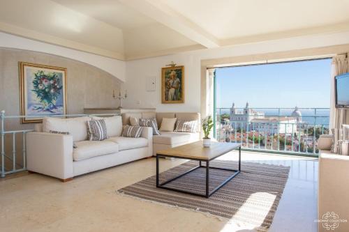 Santa Maria Maior Apartamento | Penthouse Terrace 360º Lisbon View by LovelyStay
