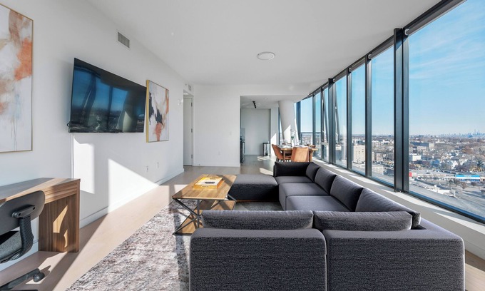 Orange Apartamento | Penthouse views of NYC - Free Parking - BOOK NOW