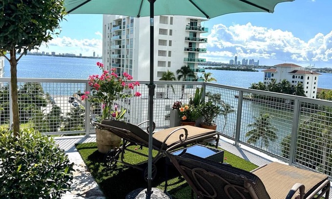 Edgewater Apartamento | Penthouse, Waterviews, Private Rooftop, Free Parking,Vibrant Miami neighborhood
