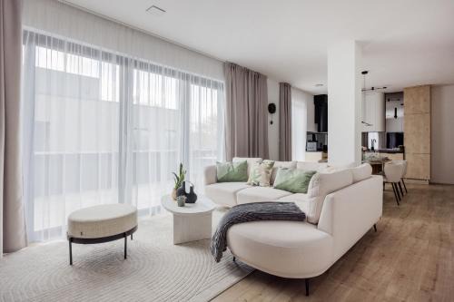 Nepszinhaz negyed Apartamento | Penthouse with City View and Parking for Two