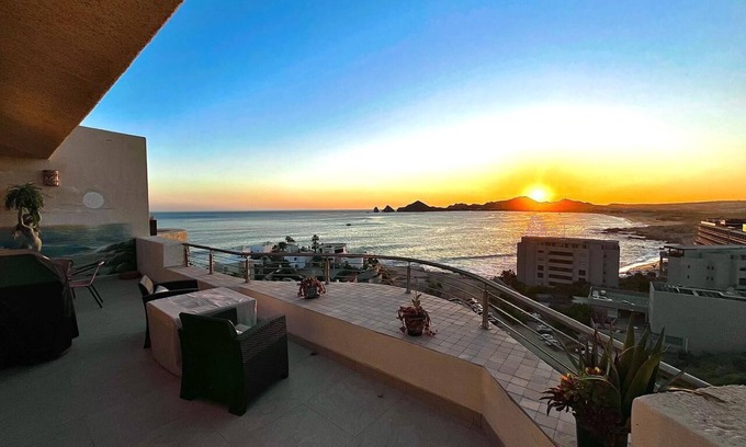 Ampliación Juárez Condominio | Penthouse with Million Dollar Los Cabos Arch Views.