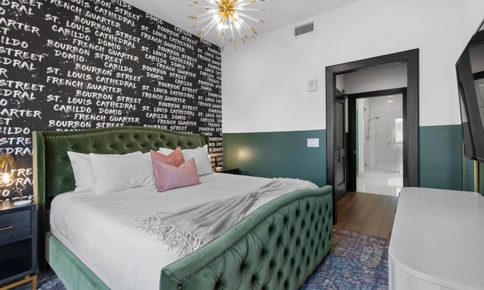 Central Business District Hotel | Penthouse with Private Terrace – Downtown Near Superdome ,Amazing Views, Pool Access