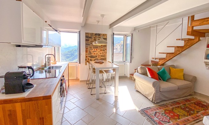 Perinaldo Apartamento | Penthouse with Views of the Alps, Perinaldo.