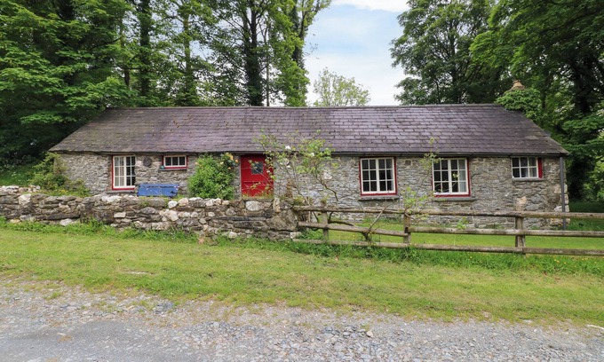 Llangeler Cabaña | PENYRALLT FACH COTTAGE, character holiday cottage in Llandysul