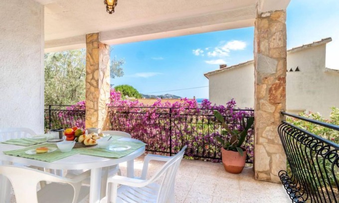 El Mas Fumats Casa | People I by Interhome