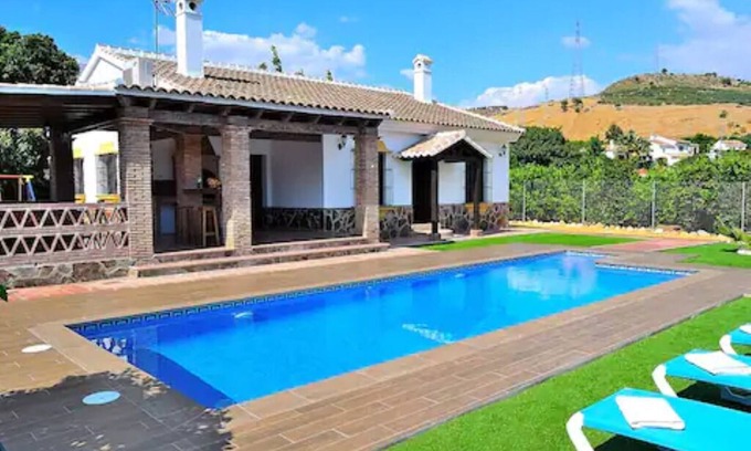 Alora Chalet De Esquí | CASA PEPE Y MARI con piscina