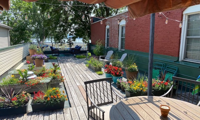 Pepin Apartamento | Pepin Marina Retreat: Cottage Apartment with Deck