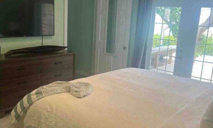Bottle Creek Otro | Pepper Town Villa is a 2 bedrooms 2.5 bed villa with a pool and of outdoor space