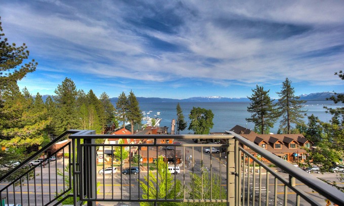 Tahoe City Hotel | Pepper Tree Inn