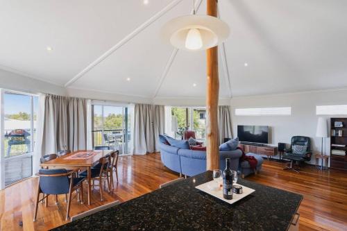 Peppermint Grove Beach Casa | Peppy Harmony House Coastal Calm on Geographe Bay