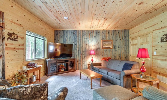 Pequot Lakes Casa | Pequot Lakes Vacation Rental with Patio and Fire Pit