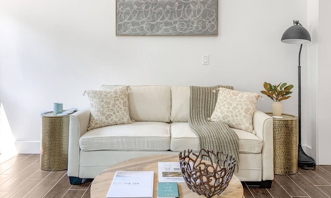Langley Apartamento | Perch - Baker's Acres: Tranquil Studio on View Property