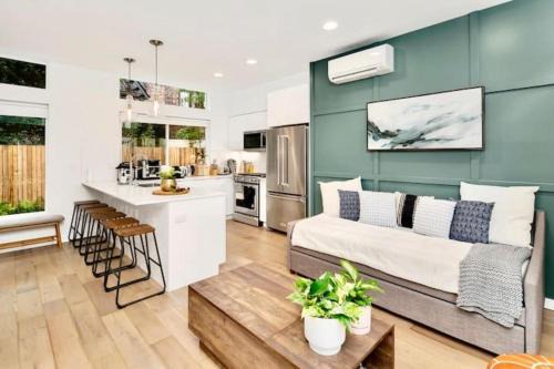 Broadway Casa | Perch - Capitol Luxe Eight
