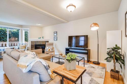 North Queen Anne Casa | Perch - Florentia Residence