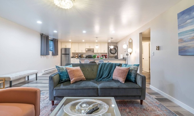 North Queen Anne Apartamento | Perch - Queen Ann Flat: Spacious and Cozy 2BR home w/ Parking