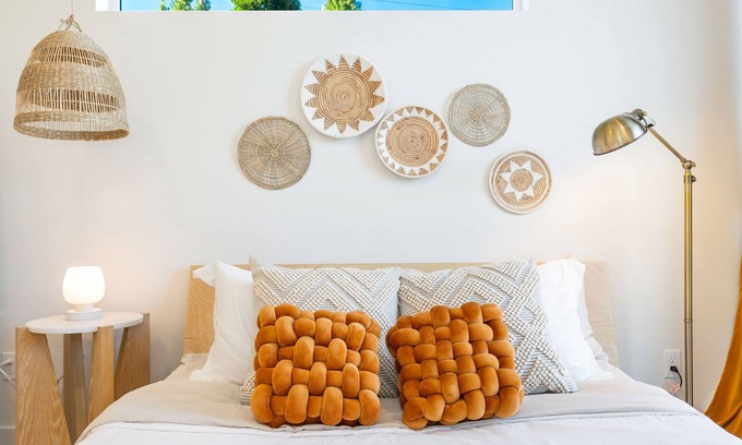 North Queen Anne Casa | Perch - The Ashworth 67: Chic 3 BR North Queen Ann Retreat with Parking
