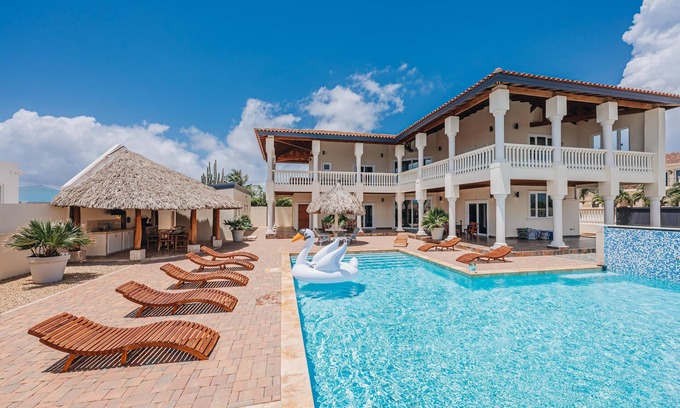 Kamay Villa | Perched on a hill in Noord, this villa is a 6-bed, 7-bath luxury retreat just minutes from Palm Beach. With 5,500 sq. ft. of indoor comfort plus expansive outdoor living, this private villa blends upscale elegance with island charm.
