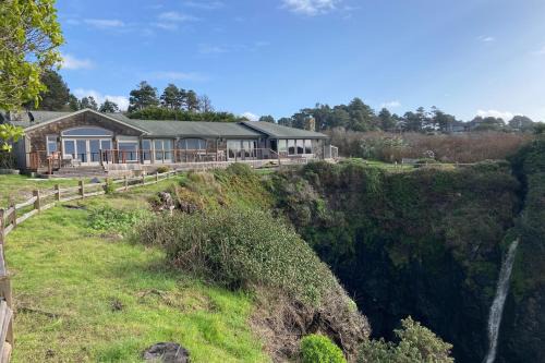 Mendocino Casa | Perched on the Bluff - Main Home