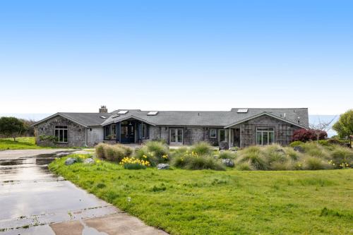 Mendocino Casa | Perched on the Bluff - Main Home & Studio Cottage