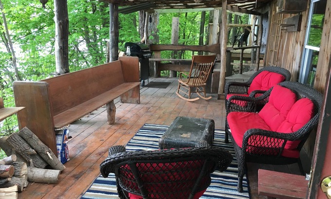 Trumansburg Casa | Encaramado en la playa privada en el lago Cayuga