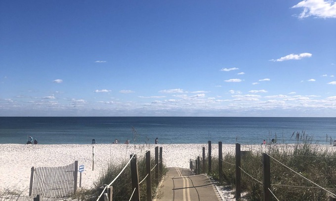 Parasol Condominio | Perdido Key Florida. Grand Caribbean East 2 BR 2BA