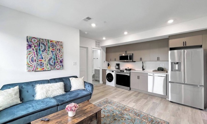 Brookland Cama Y Desayuno | Perfect 1 BD Brookland Home w City Skyline View