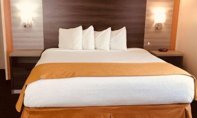 Monterey Hotel | PERFECT 1 KING BED ROOM @HEART OF MONTEREY