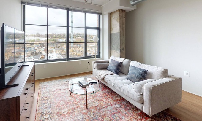 Eisenhower East Apartamento | Perfect 1BR in The Carlyle District w/ Gym + Pool
