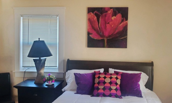 Sharon Casa | Perfect 2 bedroom,free parking 15min to Gillette stadium