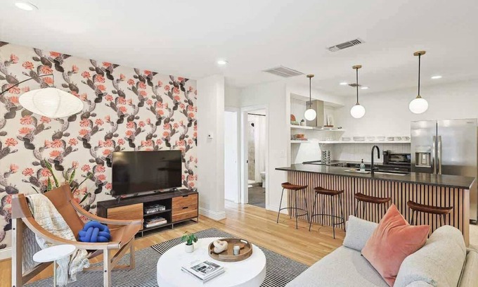 Oak Lawn Casa | Perfect 2 BR Uptown Dallas