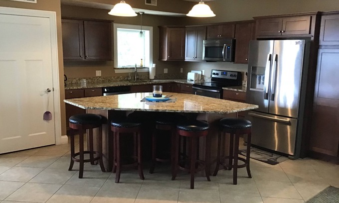 Geneva Condominio | PERFECT 2br/2ba Lakeview Condo-Open concept-9/10,2025-4/20, 2026 rent 3/4th free