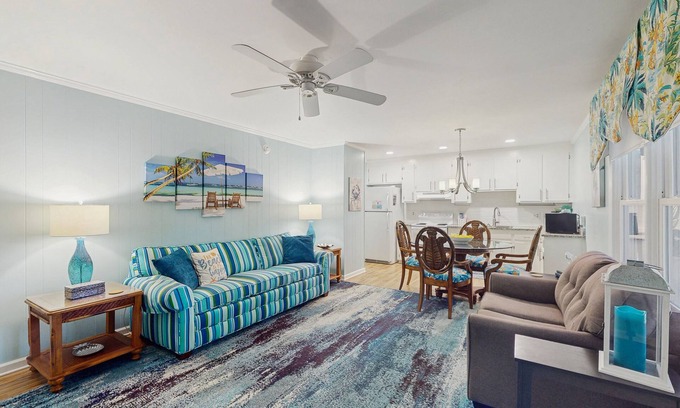 Emerald Isle Casa | Perfect 2BR Getaway with partial A/C, Full Kitchen and Relaxing Patio